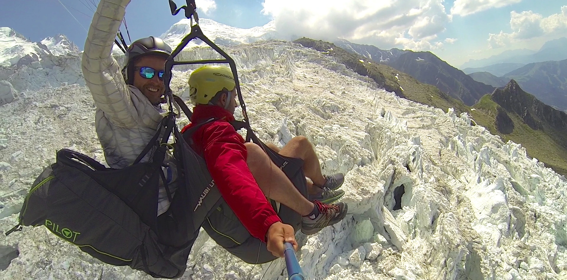 Survol Glacier Parapente Chamonix.jpg Survol Glacier Parapente Chamonix.jpg