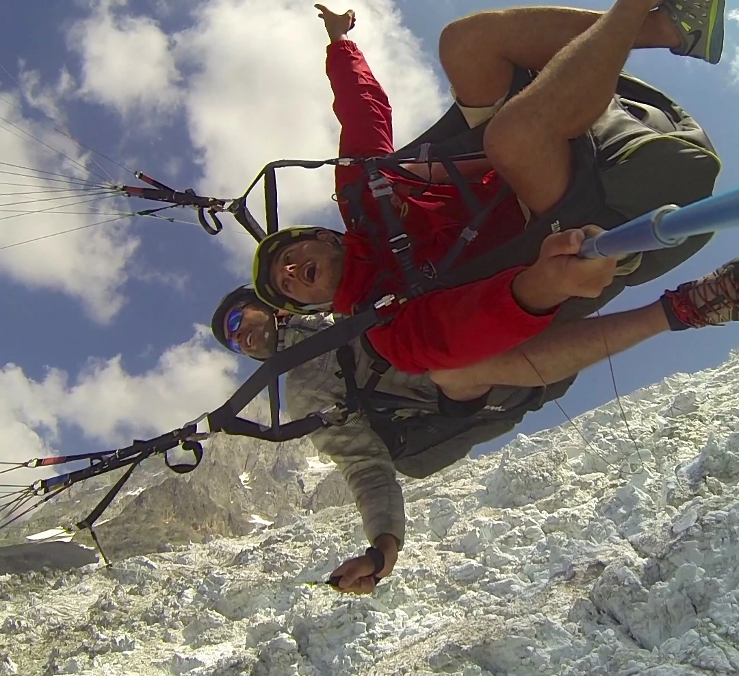 Vol Parapente Freestyle au-dessus du Glacier des Bossons à Chamonix.jpg
